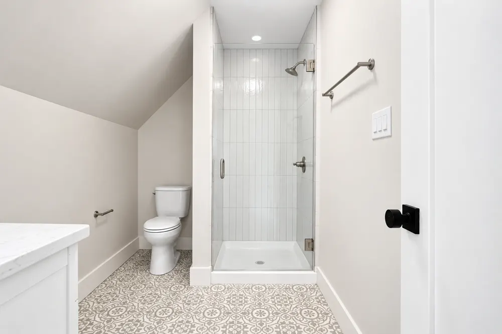 Saloli — Attic bathroom