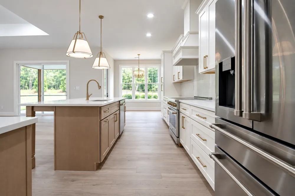 Saloli — Kitchen and dining nook