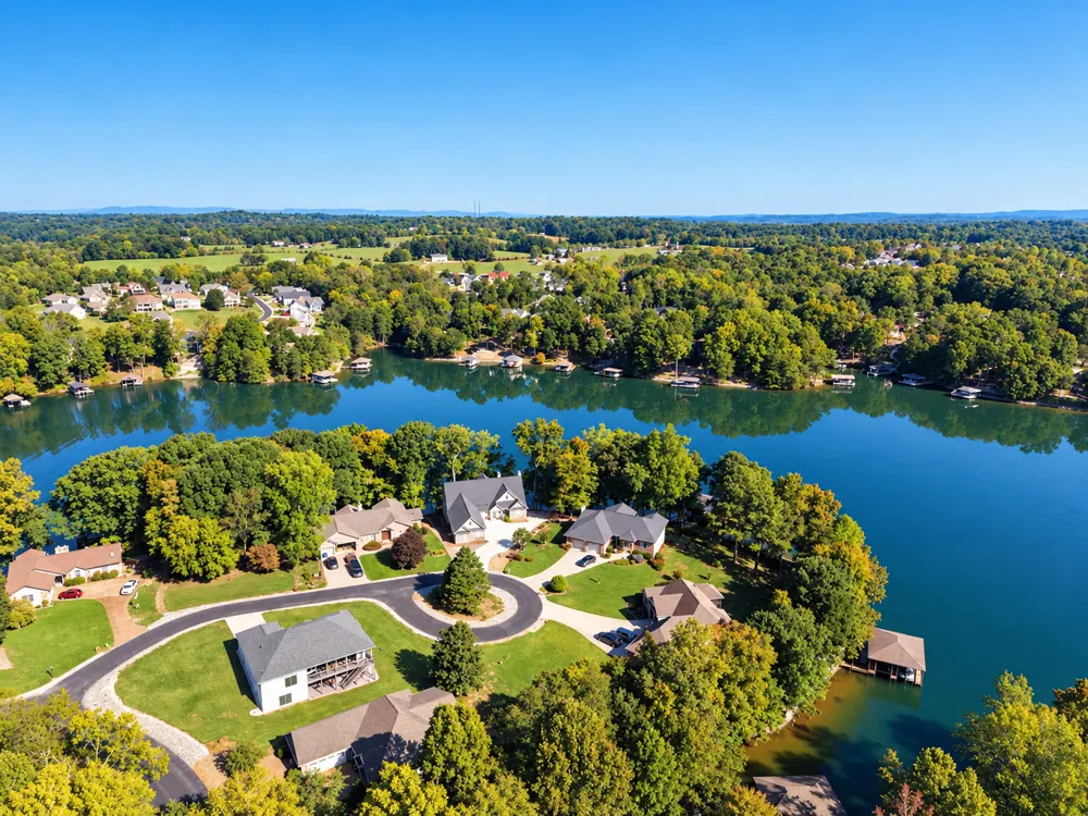 Saloli — aerial view of the home and land