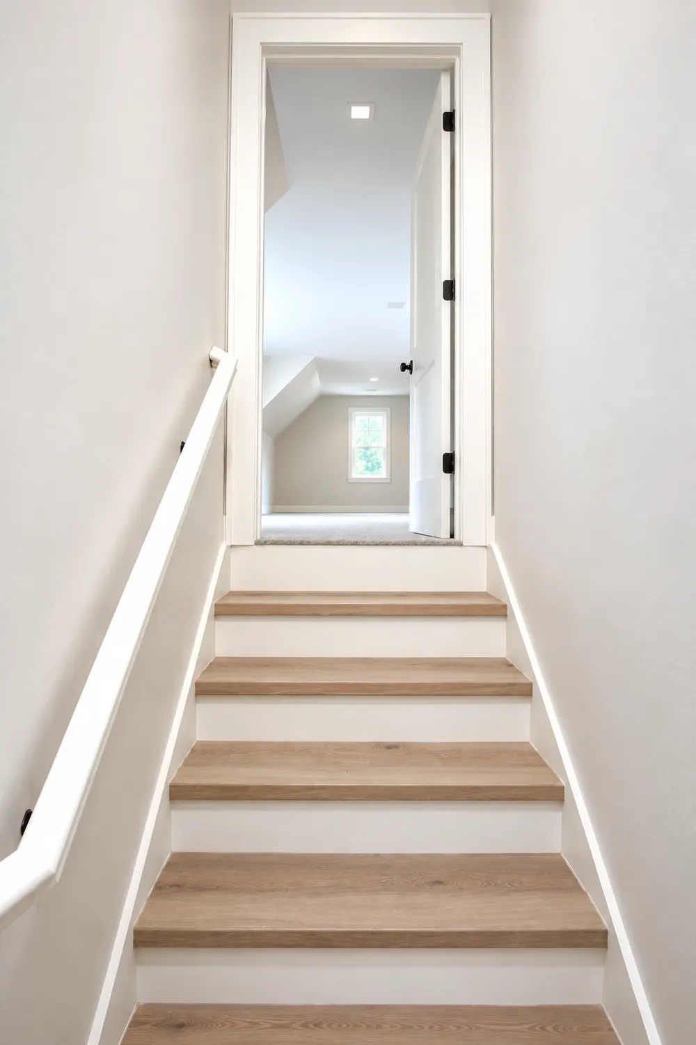 Saloli — Staircase to the attic
