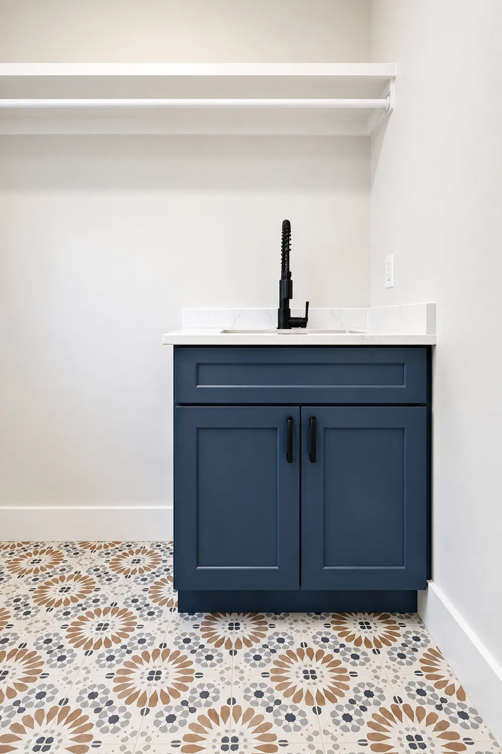 Saloli — Navy utility sink
