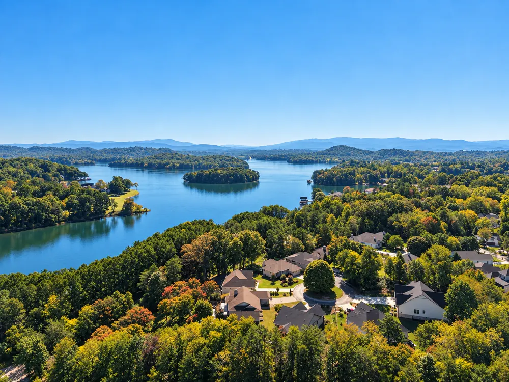 Saloli — aerial view of the home and land